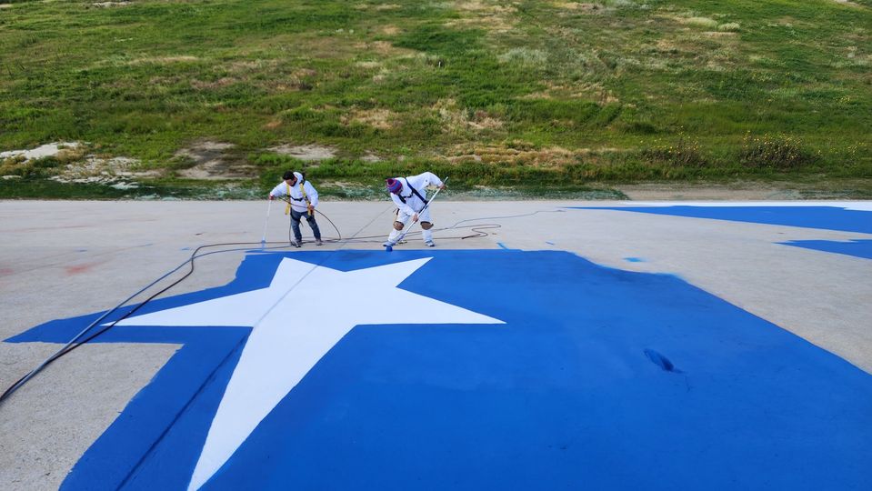 painters painting stars for the bicentennial freedom mural years