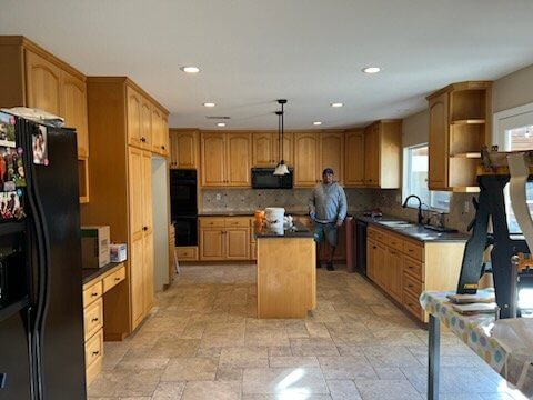 kitchen-cabinets-before-refinishing